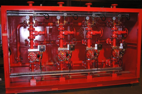 Fully enclosed spray valve skid-mounted equipment